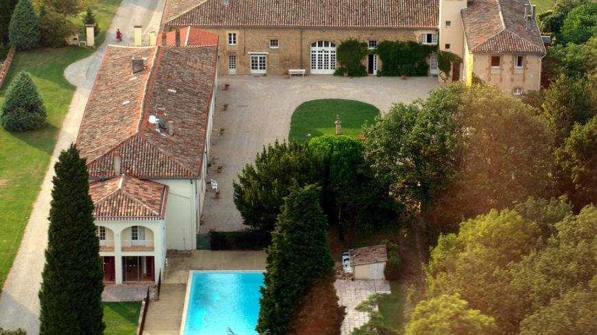 Vue aérienne du gite en location de laginelle à airoux en Occitanie,